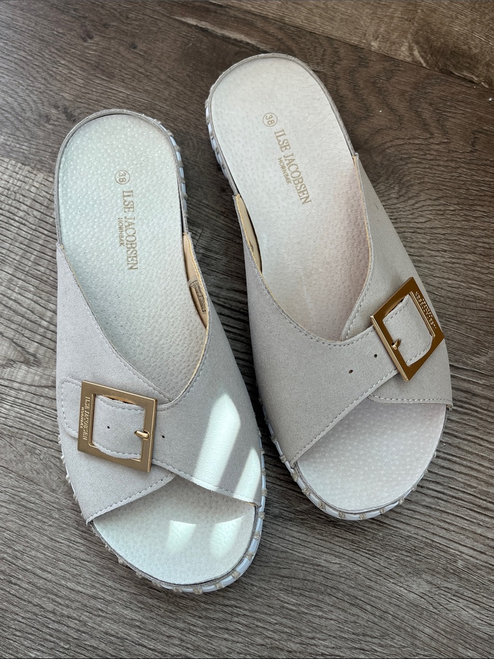 Ilse Jacobsen Light Beige Suede Buckle Slide Sandal
